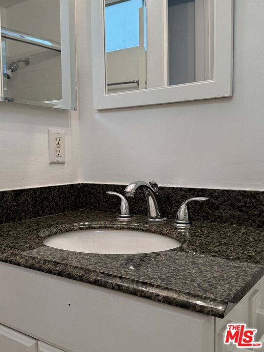 2803 Arizona Avenue, Santa Monica CA: https://media.crmls.org/mediaz/e505a251-adcd-4ece-9ebe-462f04ec9350.jpg