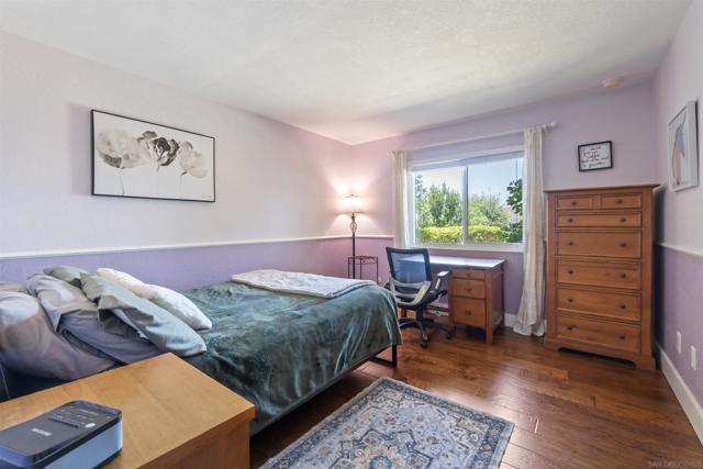 17924 Saint Andrews Dr, Poway CA: https://media.crmls.org/mediaz/e505b3d3-152a-4bdc-9b9b-033554a42a16.jpg
