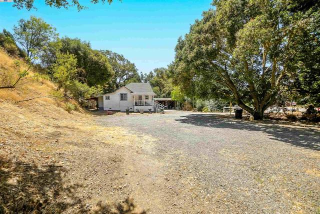 75 Kilkare Rd, Sunol CA: https://media.crmls.org/mediaz/e5061c86-78d6-455a-9ad3-fb19f2cdb7ff.jpg
