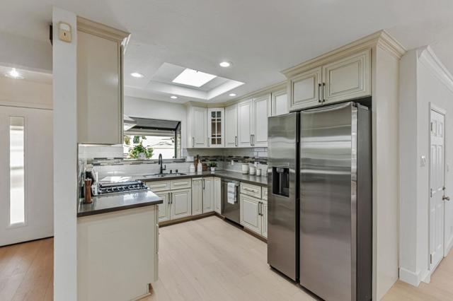 4805 Michelle Way, Union City CA: https://media.crmls.org/mediaz/e5077847-a843-44e4-9892-48cbbe482880.jpg
