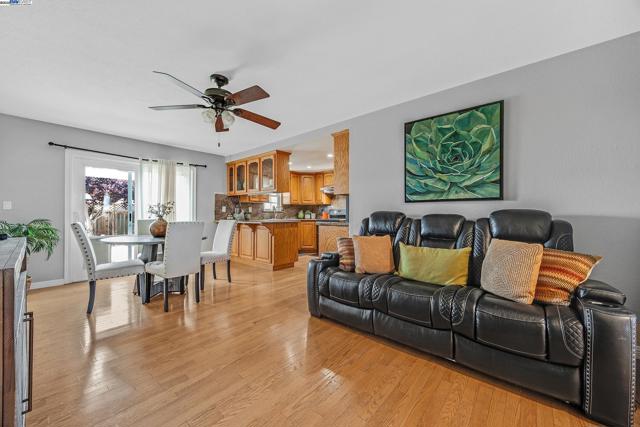 394 Encino, Livermore CA: https://media.crmls.org/mediaz/e507cf41-ed43-4ed8-948f-5c6b59e1b435.jpg