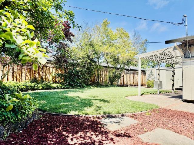 341 Linfield Drive, Menlo Park CA: https://media.crmls.org/mediaz/e5082d2e-fe30-4d9e-b1ae-01f5e62d2a20.jpg