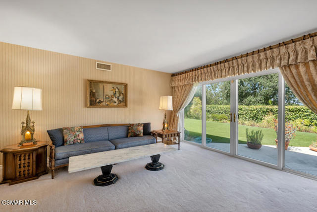22485 Paul Revere Drive, Calabasas CA: https://media.crmls.org/mediaz/e508cf24-52b9-4e49-bb85-b90f7419343a.jpg