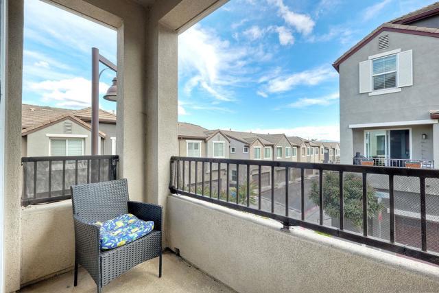 1801 Clare Ln, San Diego CA: https://media.crmls.org/mediaz/e508d53e-a2da-4dd2-8338-4490711ecc43.jpg