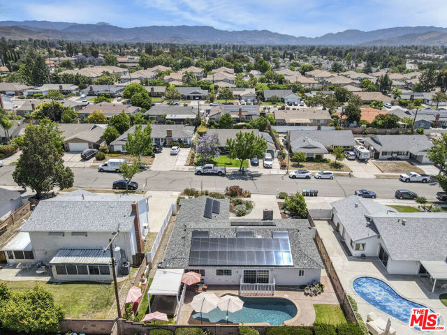 2735 Beth Place, Simi Valley CA: https://media.crmls.org/mediaz/e5091272-f76b-42fc-9305-b183a5076c38.jpg