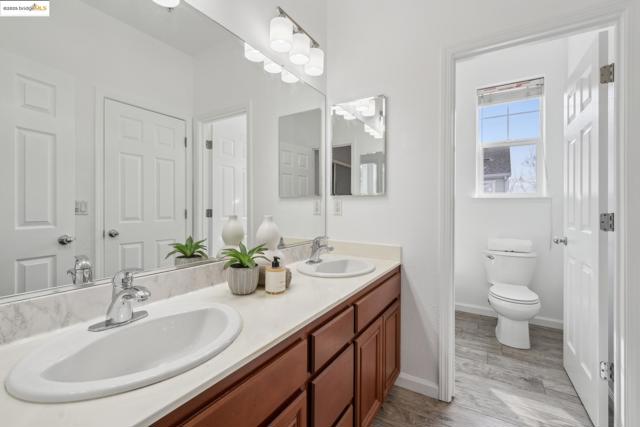 711 Summer Ln, Richmond CA: https://media.crmls.org/mediaz/e5096ce5-2ef9-4325-828b-79d086004a5d.jpg