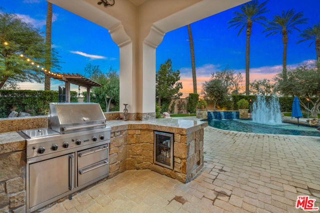 81945 Elynor Court, La Quinta CA: https://media.crmls.org/mediaz/e50ab516-3a1a-4fc5-878d-2b2b3be88d7d.jpg