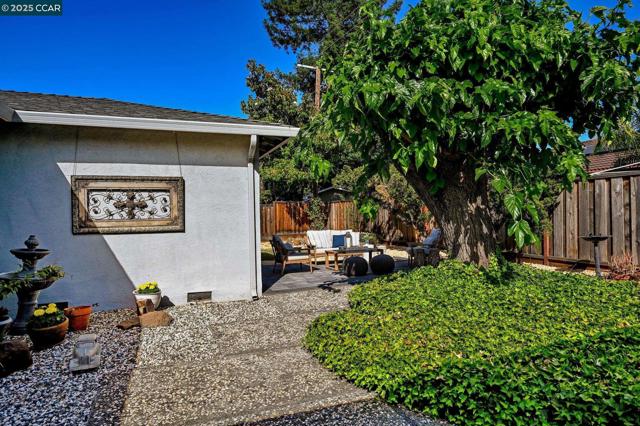 940 Lexington Pl, San Ramon CA: https://media.crmls.org/mediaz/e50b2336-6d02-4756-8481-19e6d390f33e.jpg