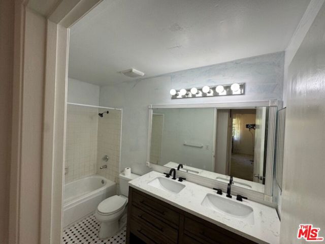 5036 Echo Street, Los Angeles CA: https://media.crmls.org/mediaz/e50bc84c-59ca-4ea8-9cb5-043f75516ee6.jpg