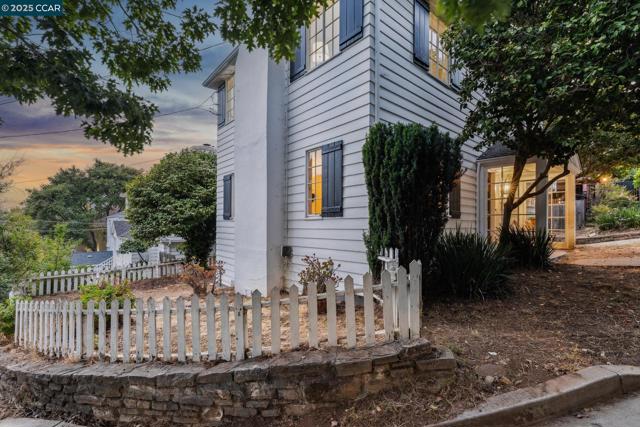 Image 5 of 48 For 2450 Hillside Ave