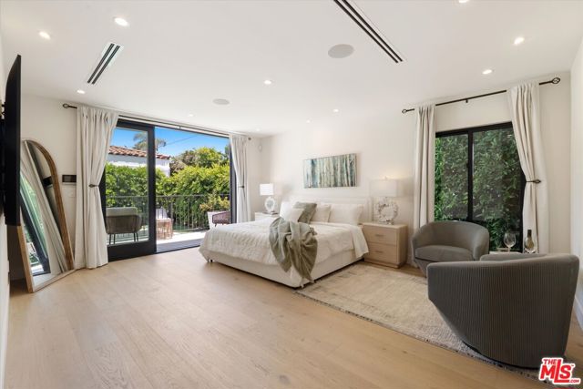 100 S La Jolla Avenue, Los Angeles CA: https://media.crmls.org/mediaz/e50c7623-1b23-46bd-ba33-79abf52a6855.jpg