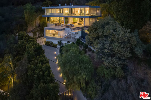 1895 Rising Glen Road, Los Angeles CA: https://media.crmls.org/mediaz/e50c8f6b-7258-492e-aabb-966ca1f48f32.jpg