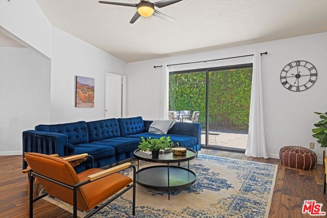 401 E San Rafael Drive, Palm Springs CA: https://media.crmls.org/mediaz/e50e34c1-17b2-4d0b-988a-d5275a77c229.jpg