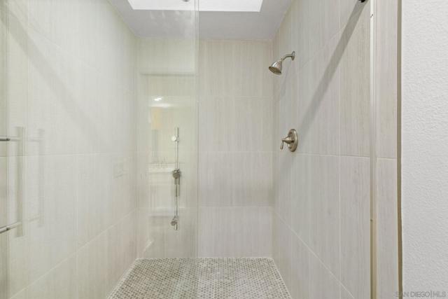 15905 Avenida Villaha, San Diego CA: https://media.crmls.org/mediaz/e50e5082-d9f5-4385-a343-46623ab2b882.jpg