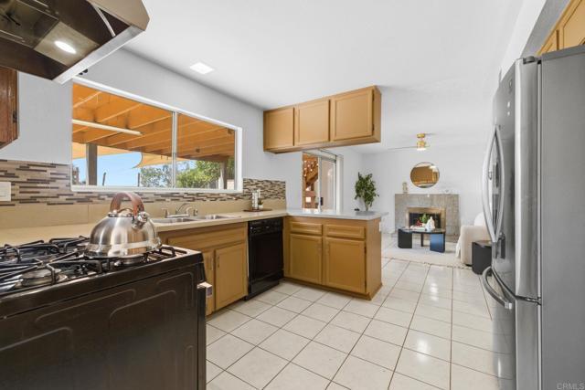 Detail Gallery Image 9 of 33 For 6729 Anton Ln, San Diego,  CA 92114 - 4 Beds | 3 Baths