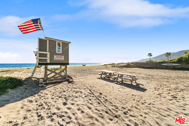 6216 Tapia Drive, Malibu CA: https://media.crmls.org/mediaz/e50e66f3-ca49-4396-ba79-42e5f4ca2e41.jpg
