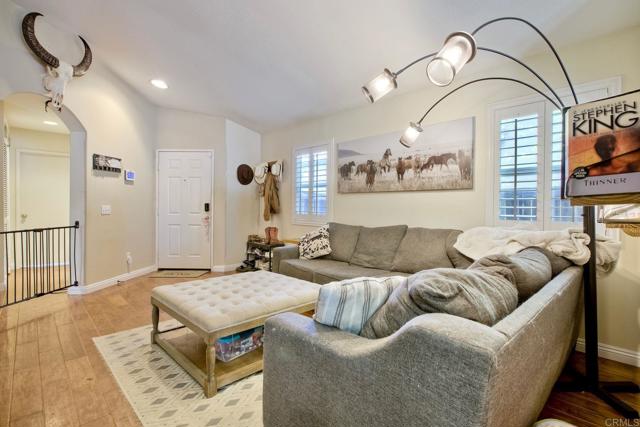 44607 Crestwood Cir, Temecula CA: https://media.crmls.org/mediaz/e50ecb51-6df9-4dea-b862-5c0bd0a89ae8.jpg