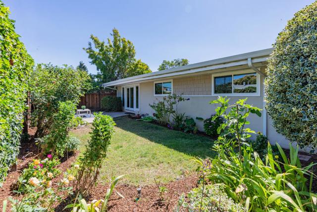 335 Burnett Avenue, Santa Clara CA: https://media.crmls.org/mediaz/e50eda7e-de13-4624-bd68-2d6b206d75b8.jpg