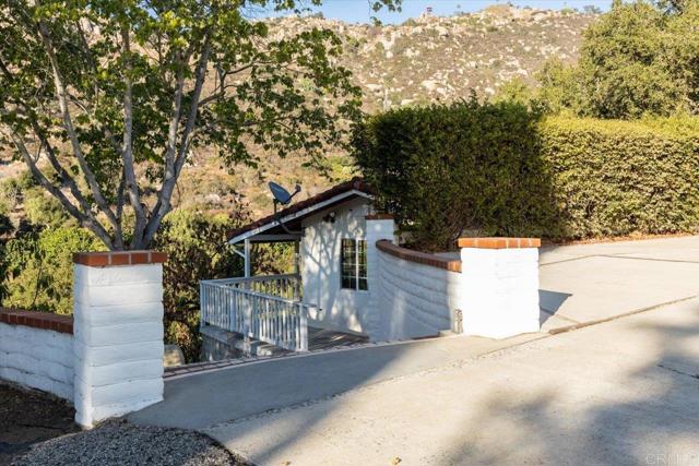 748 Old Oak Ridge, San Marcos CA: https://media.crmls.org/mediaz/e50f04bf-15e6-4c55-808a-abea521984c1.jpg