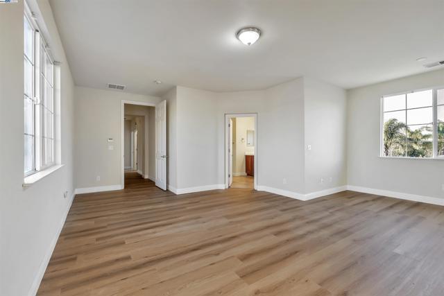 501 Carnaby Rd, Lathrop CA: https://media.crmls.org/mediaz/e50f1c33-c02d-45d1-b5ae-c9e2d6ff1522.jpg