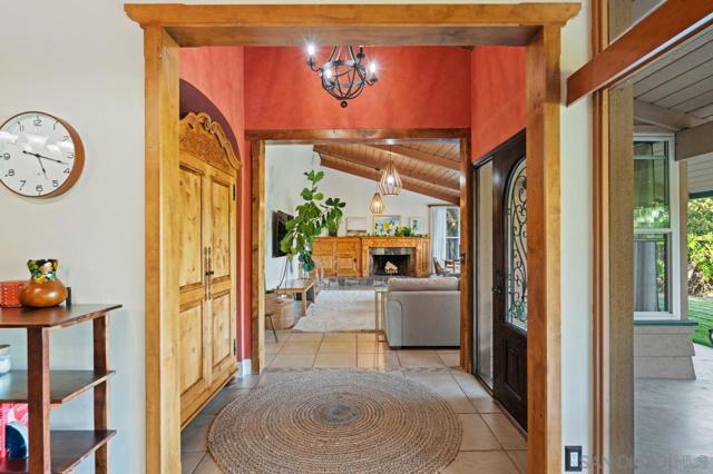 9835 Edgelake Dr, La Mesa CA: https://media.crmls.org/mediaz/e50f266c-07f2-4904-9153-31cefa156648.jpg