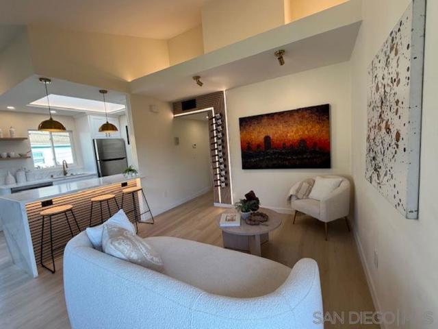 4043 Utah St, San Diego CA: https://media.crmls.org/mediaz/e50f6886-6c9f-4827-b1f3-dec2674f4e56.jpg