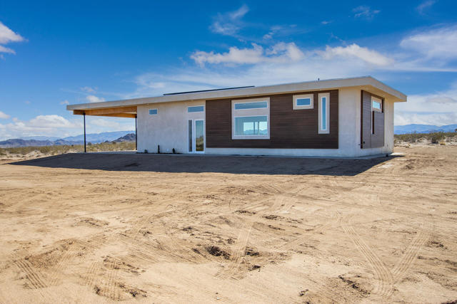 62751 Winters Road, Joshua Tree CA: https://media.crmls.org/mediaz/e50f8d38-fef2-4320-896c-cc204a3252dc.jpg