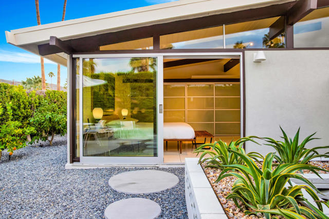 Image 33 of 83 For 992 La Jolla Road