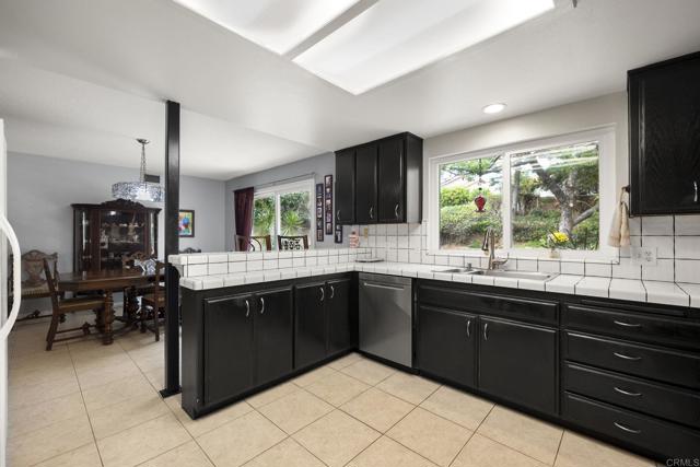 Detail Gallery Image 29 of 75 For 1402 Rimrock Dr, Escondido,  CA 92027 - 4 Beds | 3/1 Baths