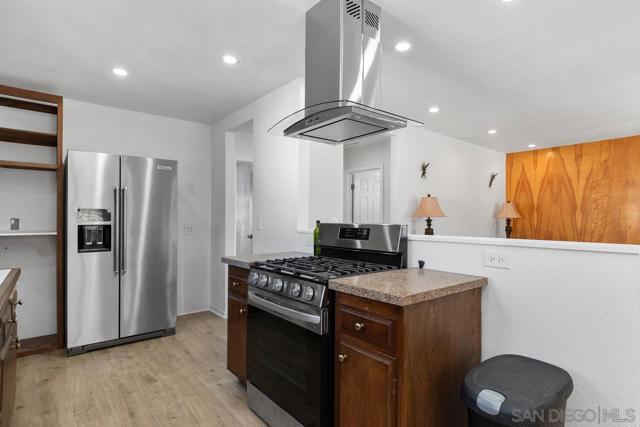 3607 Frenzel Cirl, Oceanside CA: https://media.crmls.org/mediaz/e50ffb6a-5982-49da-be2e-7e29860f5691.jpg