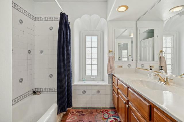 48600 Coyote Road, Palm Desert CA: https://media.crmls.org/mediaz/e5101782-277a-48b3-81fe-c07b0e2f57d2.jpg