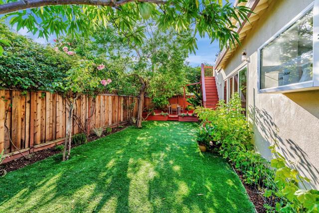 3704 Fair Oaks Avenue, Menlo Park CA: https://media.crmls.org/mediaz/e51018fd-4f37-4041-a18a-f387aa59cf0e.jpg