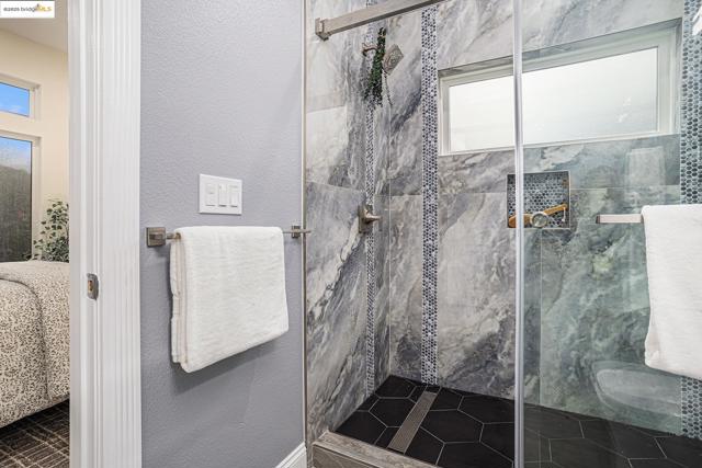 130 Arbor View Ln, Lafayette CA: https://media.crmls.org/mediaz/e5104a7c-38a9-4232-af0c-99d293be05ad.jpg