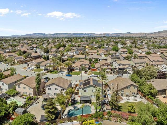 1650 Mimosa Street, Hollister CA: https://media.crmls.org/mediaz/e510bb91-98d3-42cc-9a91-3d4c979d4966.jpg