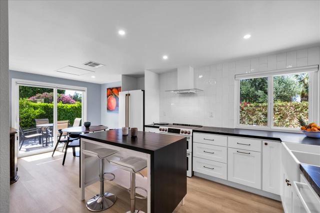 44289 Venice Court, Palm Desert CA: https://media.crmls.org/mediaz/e510c993-dbd2-4666-b4aa-de9c4346291c.jpg