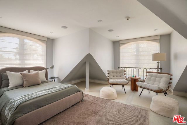 5 Bed Home for Sale in Los Angeles, California