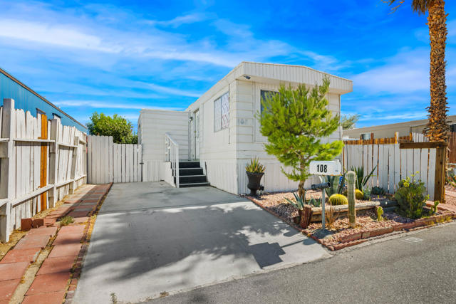 15687 Palm Drive, Desert Hot Springs CA: https://media.crmls.org/mediaz/e511179a-1fa0-4fde-b55e-1c75b3aa555d.jpg