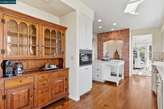 1620 Saint Francis Ct, Benicia CA: https://media.crmls.org/mediaz/e5117a8d-8f70-4a39-a0fb-65549eaa135f.jpg