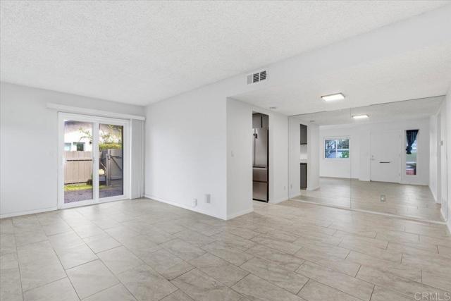 Detail Gallery Image 6 of 23 For 931 Jamacha Rd a,  San Diego,  CA 92019 - 2 Beds | 1 Baths