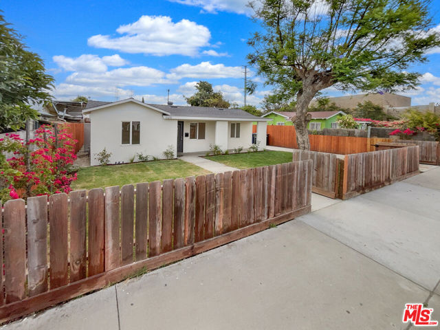 10692 Sycamore Avenue, Stanton CA: https://media.crmls.org/mediaz/e5123d0e-dda7-495a-9573-511c875b7ceb.jpg