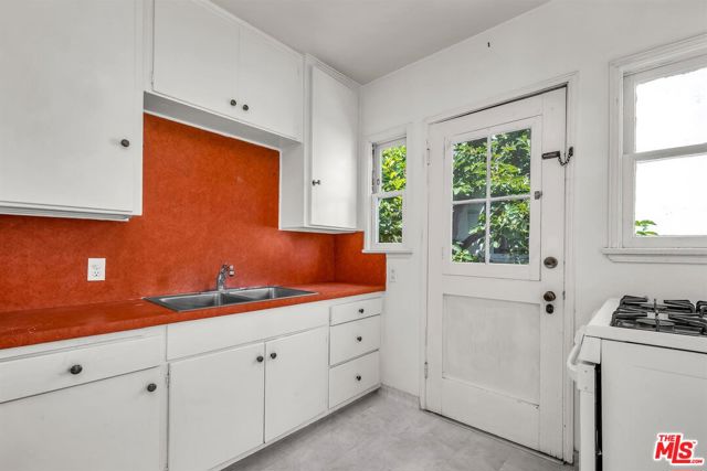 1229 Smithwood Drive, Los Angeles CA: https://media.crmls.org/mediaz/e5124054-cb7f-40f8-9c8b-6219607395c4.jpg