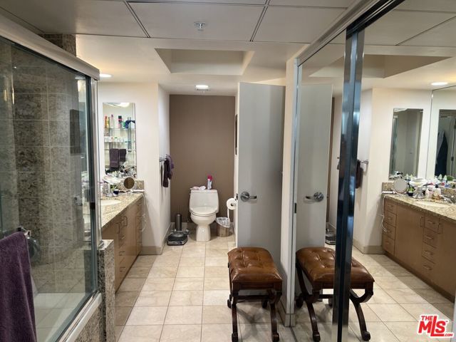 13700 Marina Pointe Drive, Marina del Rey CA: https://media.crmls.org/mediaz/e512ea18-882c-4175-9d2e-0be54a1cba8f.jpg