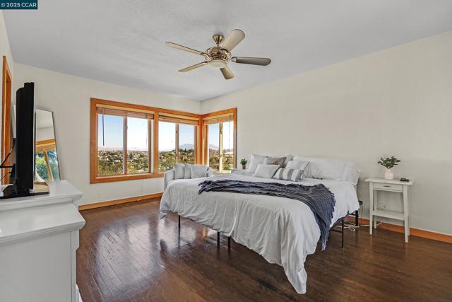 1301 Thomas Dr, Martinez CA: https://media.crmls.org/mediaz/e51356fd-38c2-4fed-b6a8-9c8c5120d67f.jpg