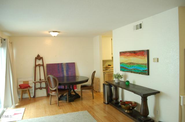 Detail Gallery Image 5 of 11 For 1251 San Simeon Ct #4,  Ventura,  CA 93003 - 2 Beds | 1/1 Baths