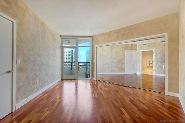 700 W Harbor Dr, San Diego CA: https://media.crmls.org/mediaz/e5139dae-86c1-4545-bd95-60bf65a5b79d.jpg