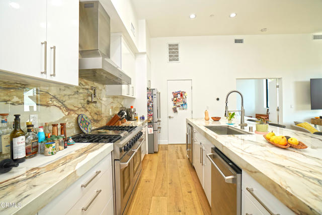 Detail Gallery Image 14 of 41 For 6565 Pickwick St, Los Angeles,  CA 90042 - 3 Beds | 3/1 Baths