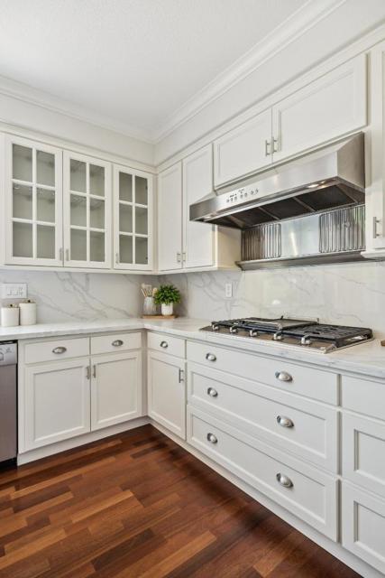 910 Governors Bay Drive, Redwood City CA: https://media.crmls.org/mediaz/e514abbb-81a0-4ce9-8478-3bb8e2d369af.jpg