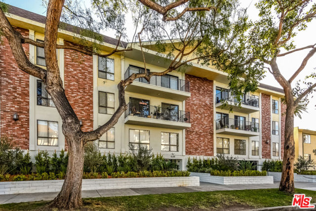 610 N Orlando Avenue, West Hollywood CA: https://media.crmls.org/mediaz/e514ac02-e351-499b-9181-01f7cf301ec0.jpg
