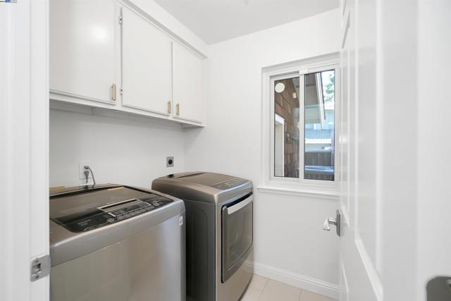 311 Andros Dr, San Ramon CA: https://media.crmls.org/mediaz/e514c464-8767-400d-bcc7-d67deaa969d4.jpg