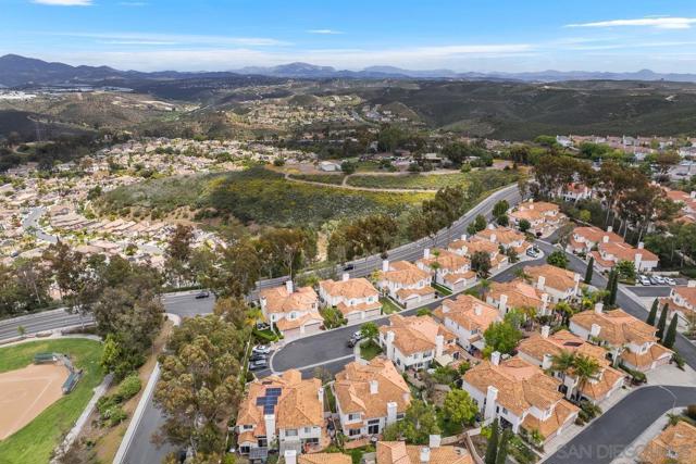 11078 Caminito Alegra, San Diego CA: https://media.crmls.org/mediaz/e5150811-b1af-41e7-a466-7ebba9e5d150.jpg